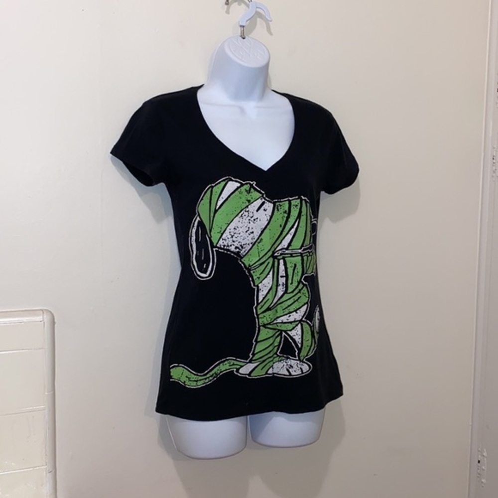 Women’s Peanuts Black Snoopy Mummy V-Neck Tee - Picture 3 of 9